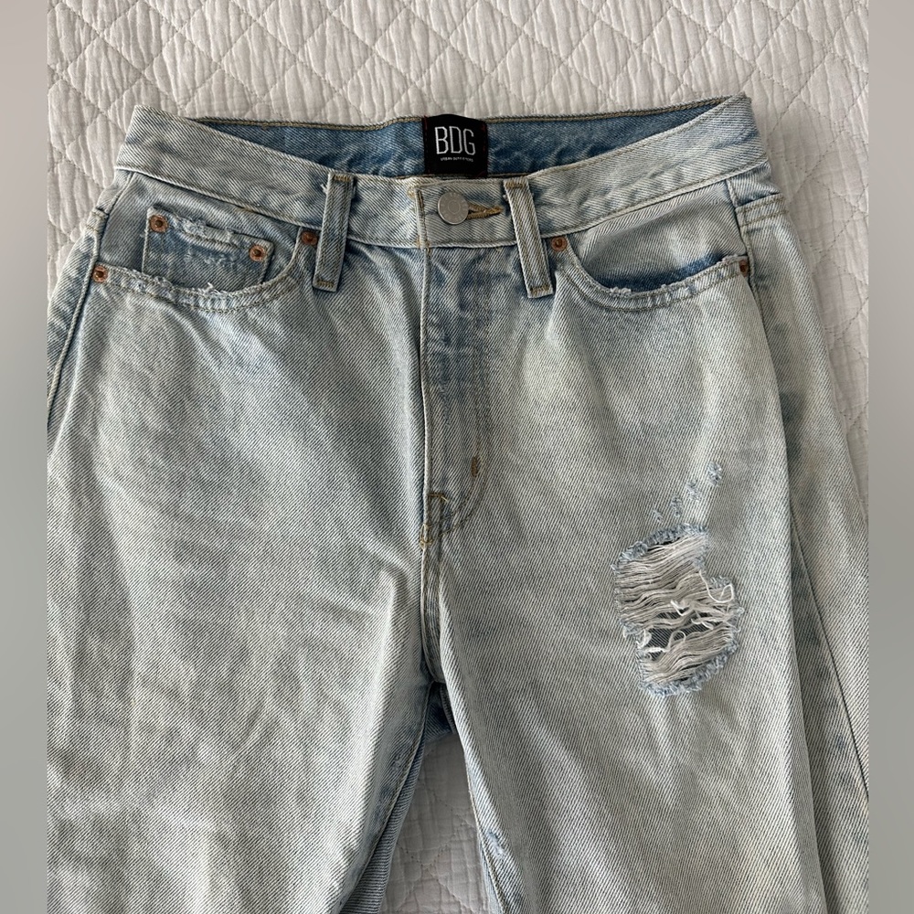 Light Washed Jeans - Picture 2 of 4